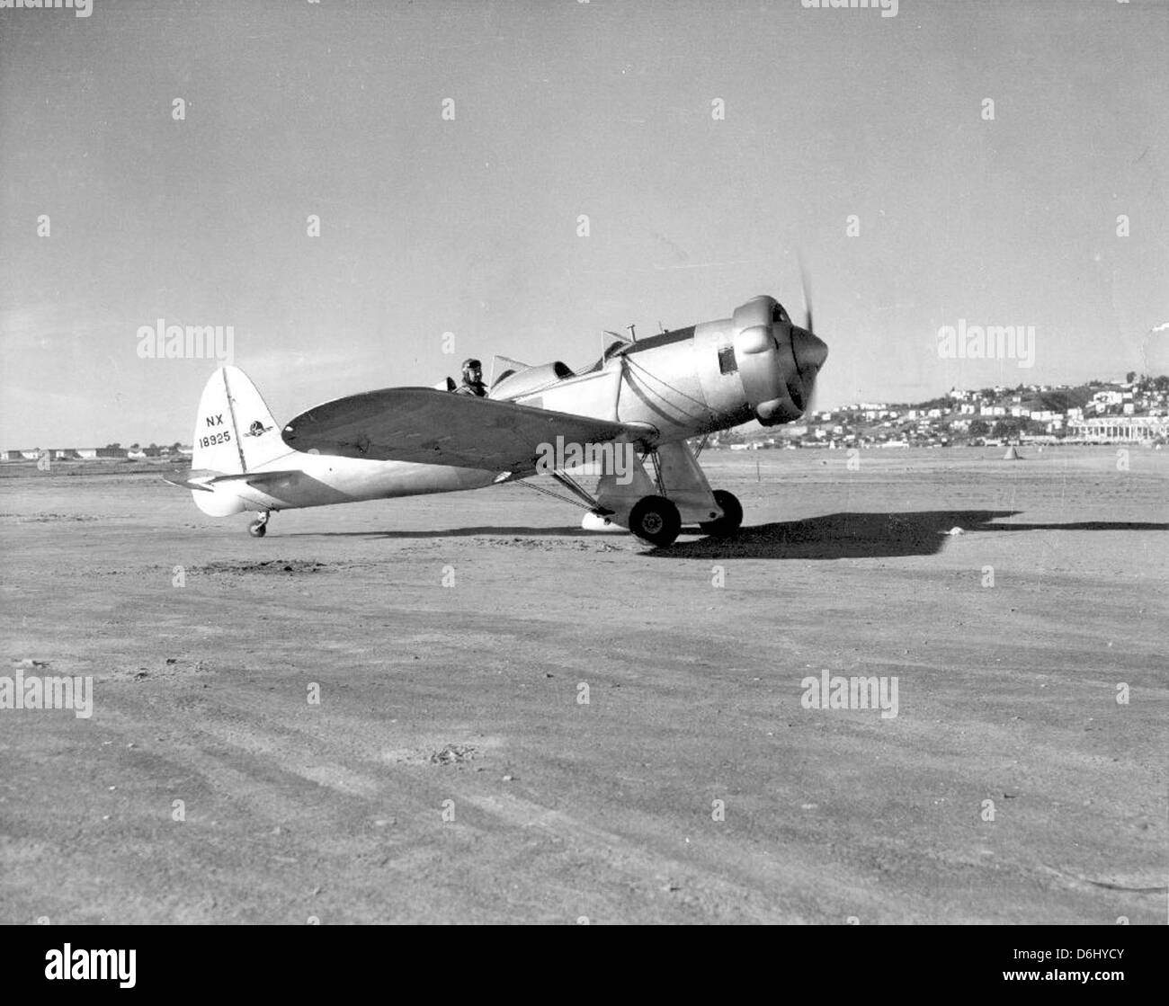 L'ST-3 con Speed Ring, progettato dalla Ryan Aeronautical, fu un notevole sviluppo aeronautico che si concentrò sulla velocità e sulle prestazioni. Questo prototipo di aeromobile mirava a migliorare le capacità aerodinamiche sia per uso militare che civile. Foto Stock