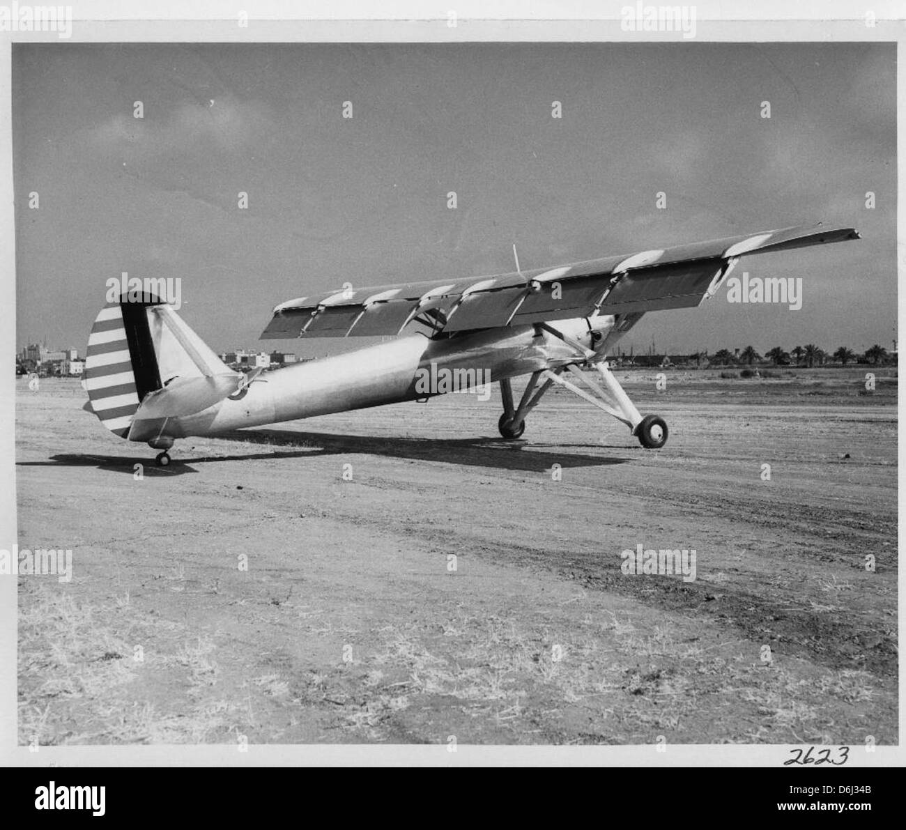 Il Ryan YO-51 Dragonfly era un aereo da osservazione a decollo e atterraggio corto (STOL) equipaggiato con un motore Pratt & Whitney R-985 Wasp Junior. Questo aereo, sviluppato dalla Ryan Aeronautical, fu utilizzato per varie missioni di ricognizione e osservazione. Foto Stock