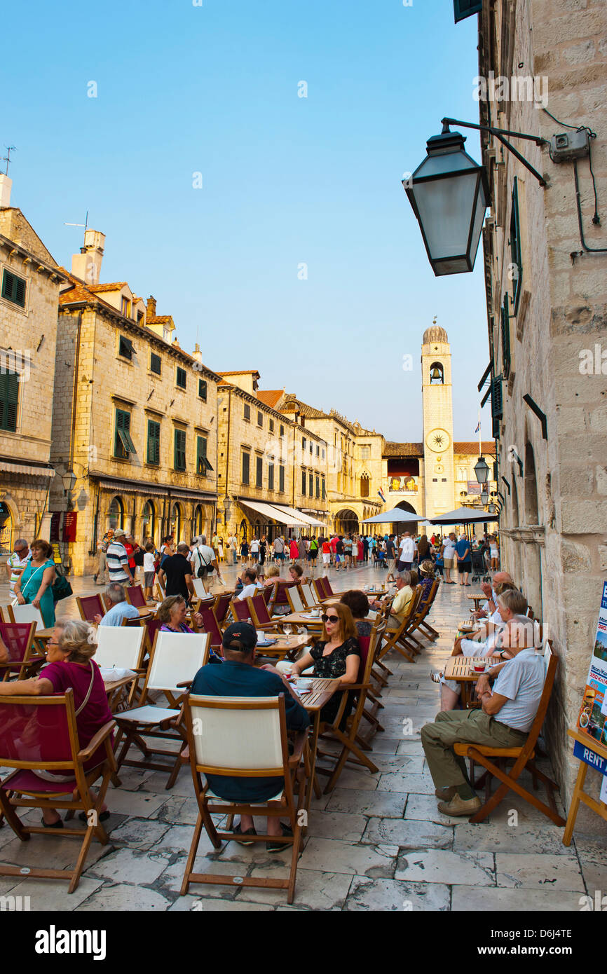 Stradun, la famosa strada di Dubrovnik, dal campanile cittadino, Città Vecchia, sito UNESCO, Dubrovnik, Dalmazia, Croazia Foto Stock