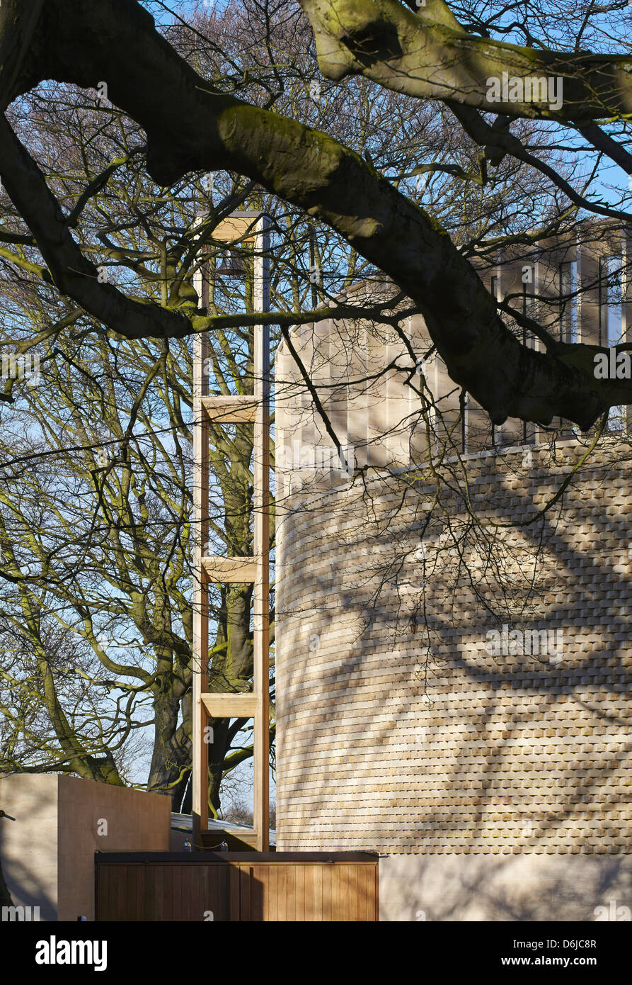 Cappella di Ripon, Cuddesdon, Regno Unito. Architetto: Niall McLaughlin architetti, 2013. Vista parziale della facciata incorporato nel ramo Foto Stock