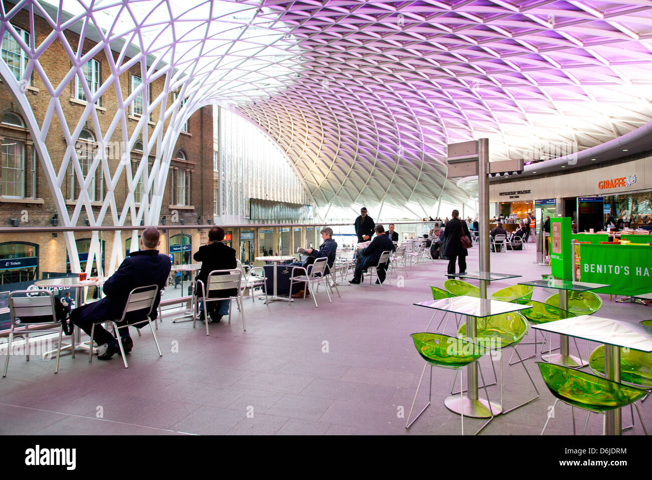 Kings Cross Rail Station di Londra, Inghilterra, Regno Unito, Europa Foto Stock