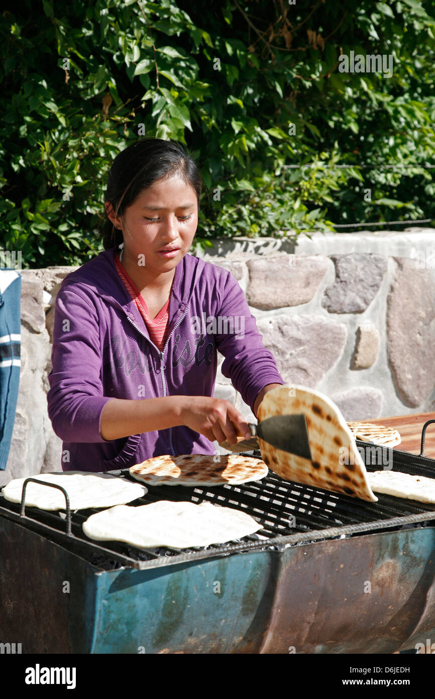 Torta Asada pane, Humahuaca, Quebrada de Humahuaca, provincia di Jujuy, Argentina, Sud America Foto Stock