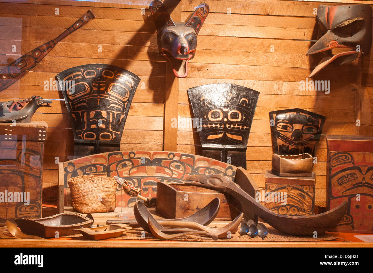 Prima Nazione di artefatti presso il Museo della British Columbia settentrionale, Prince Rupert, British Columbia, Canada, America del Nord Foto Stock
