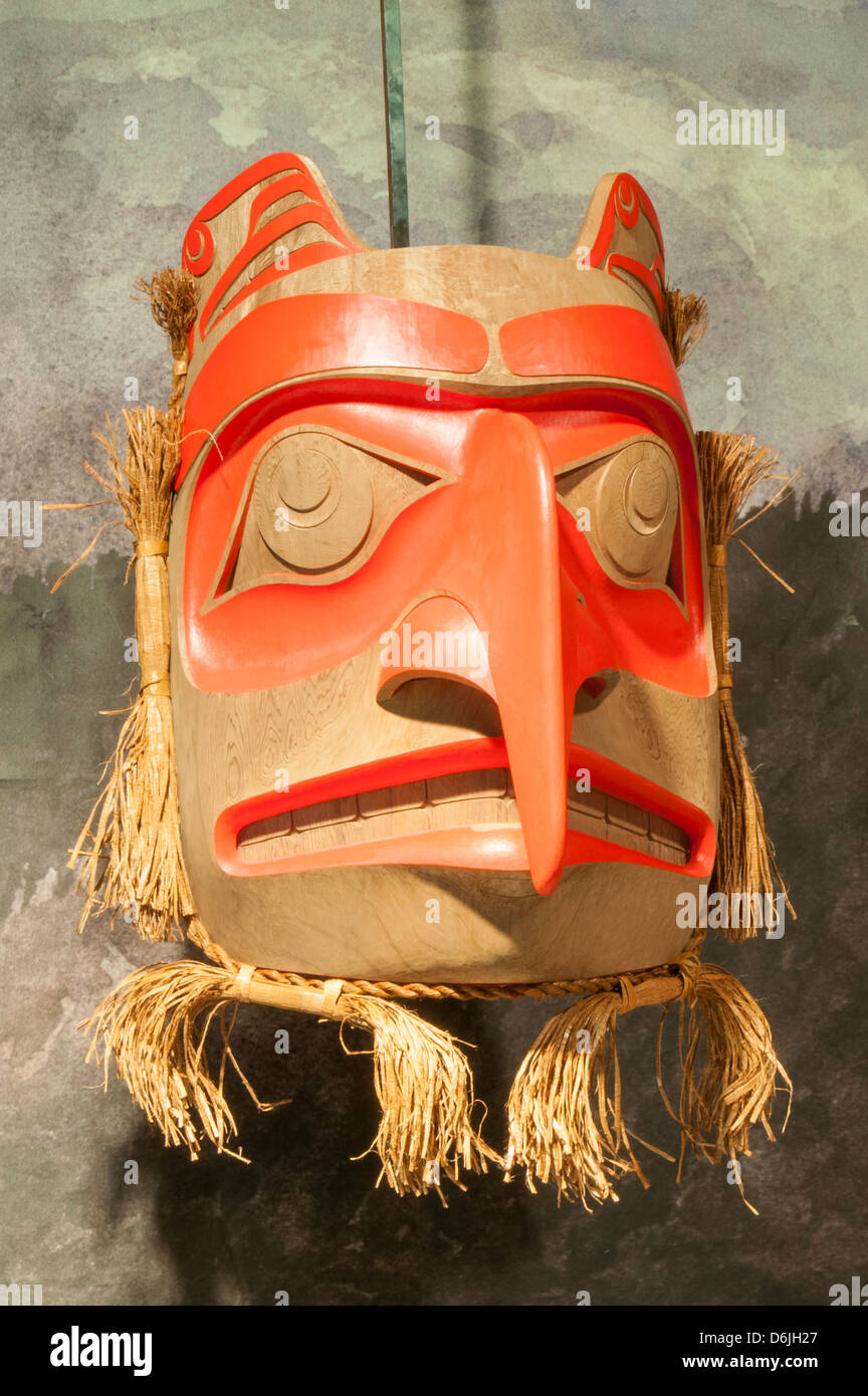 Maschera in Haida Heritage Center a Kaay Llnagaay, Haida Gwaii (Queen Charlotte isole), British Columbia, Canada, America del Nord Foto Stock