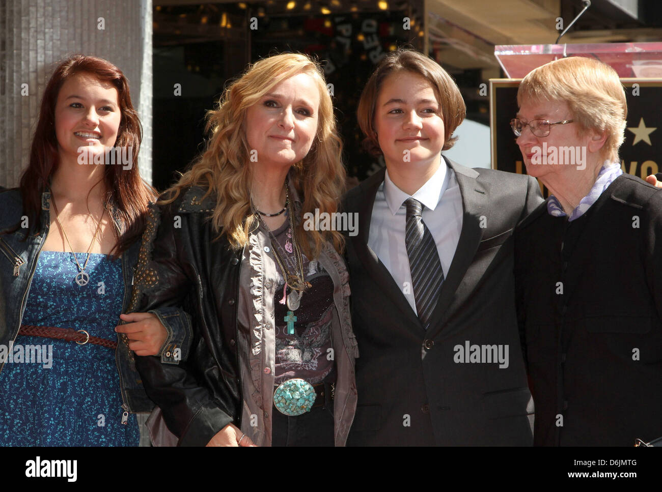 Melissa Etheridge con la figlia Bailey Jean Cypher, figlio Beckett Cypher e madre Elizabeth Etheridge Melissa Etheridge honoued Foto Stock