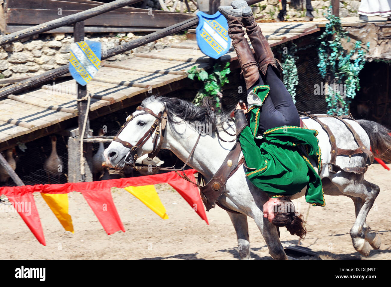 Cavallo medievale e il display mostra - La leggenda dei Cavalieri' a Provins town, a sud di Parigi, Francia. Foto Stock