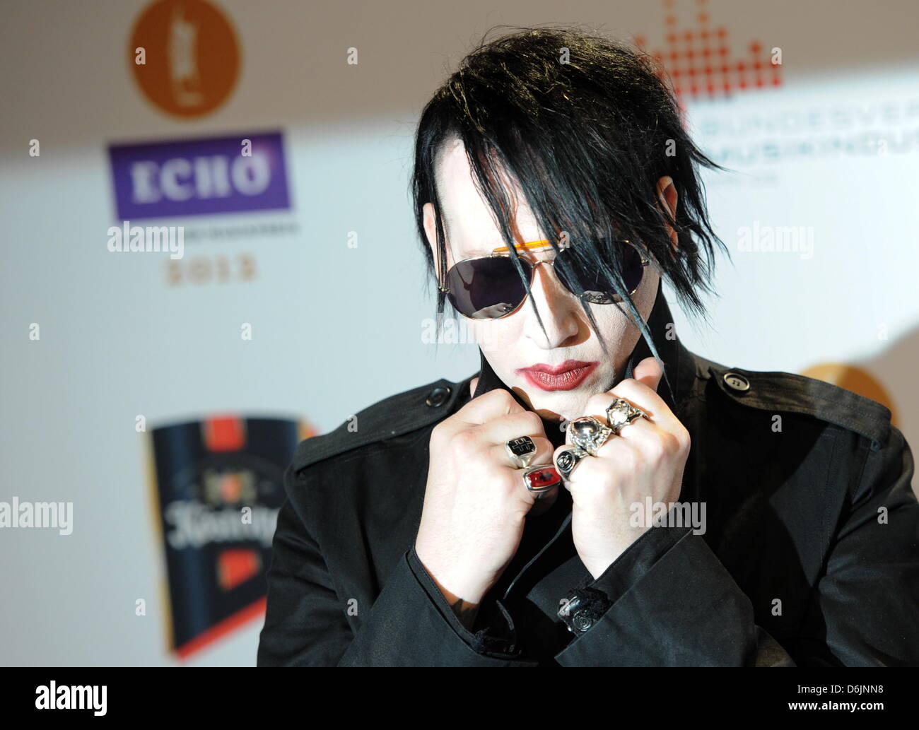 Noi cantante Marilyn Manson arriva per il 2012 Echo Music Awards a Berlino (Germania), 22 marzo 2012. L'Eco Music Award è presentato in 27 categorie. Foto: Jens Kalaene dpa/lbn Foto Stock