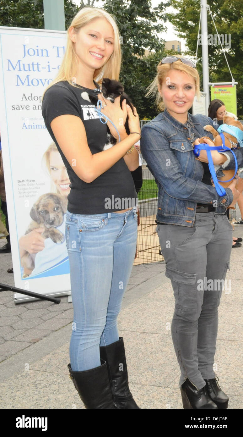 Jen Araki Beth Stern ospita la celebrità Rescue Rally Pet adozione evento - Mutt-i-grees Mania tenutosi a Hudson River Park fiducia, Foto Stock