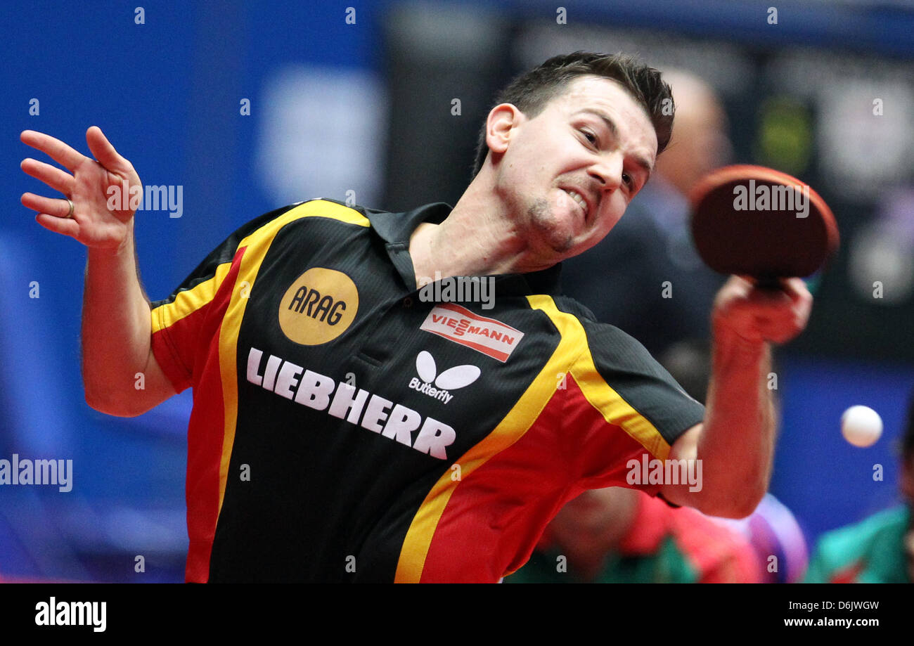 Germania Timo Boll colpisce la sfera durante gli uomini gruppo B match contro Monteiro dal Portogallo al 2012 World Team Tennis tavolo campionati a Westfalenhalle di Dortmund, Germania, 27 marzo 2012. Foto: Friso Gentsch Foto Stock