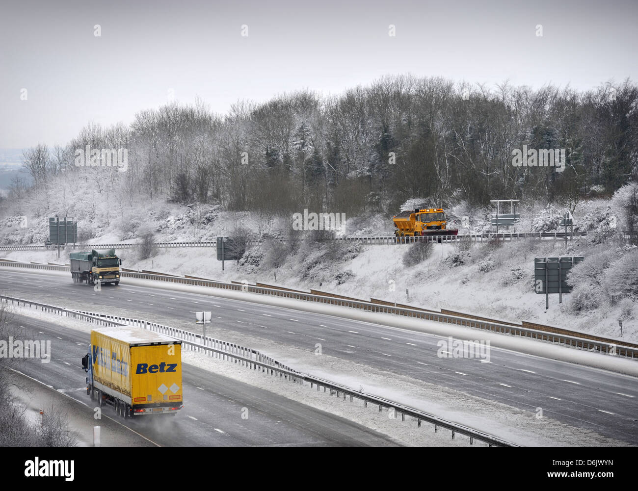 In inverno le condizioni di guida su autostrada M4 nei pressi di Bath Regno Unito Foto Stock