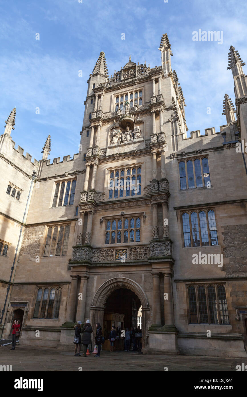 Il cortile della biblioteca Bodleian Library di Oxford, Oxfordshire, England, Regno Unito, Europa Foto Stock