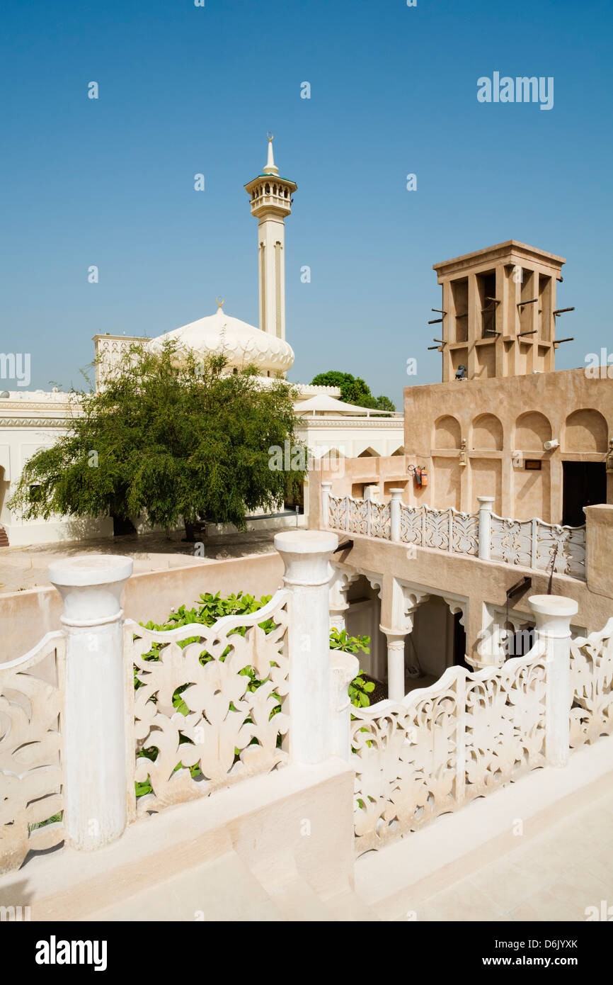Tradizionale architettura storica in Al Bastakiya storico quartiere di Bur Dubai Emirati Arabi Uniti Foto Stock