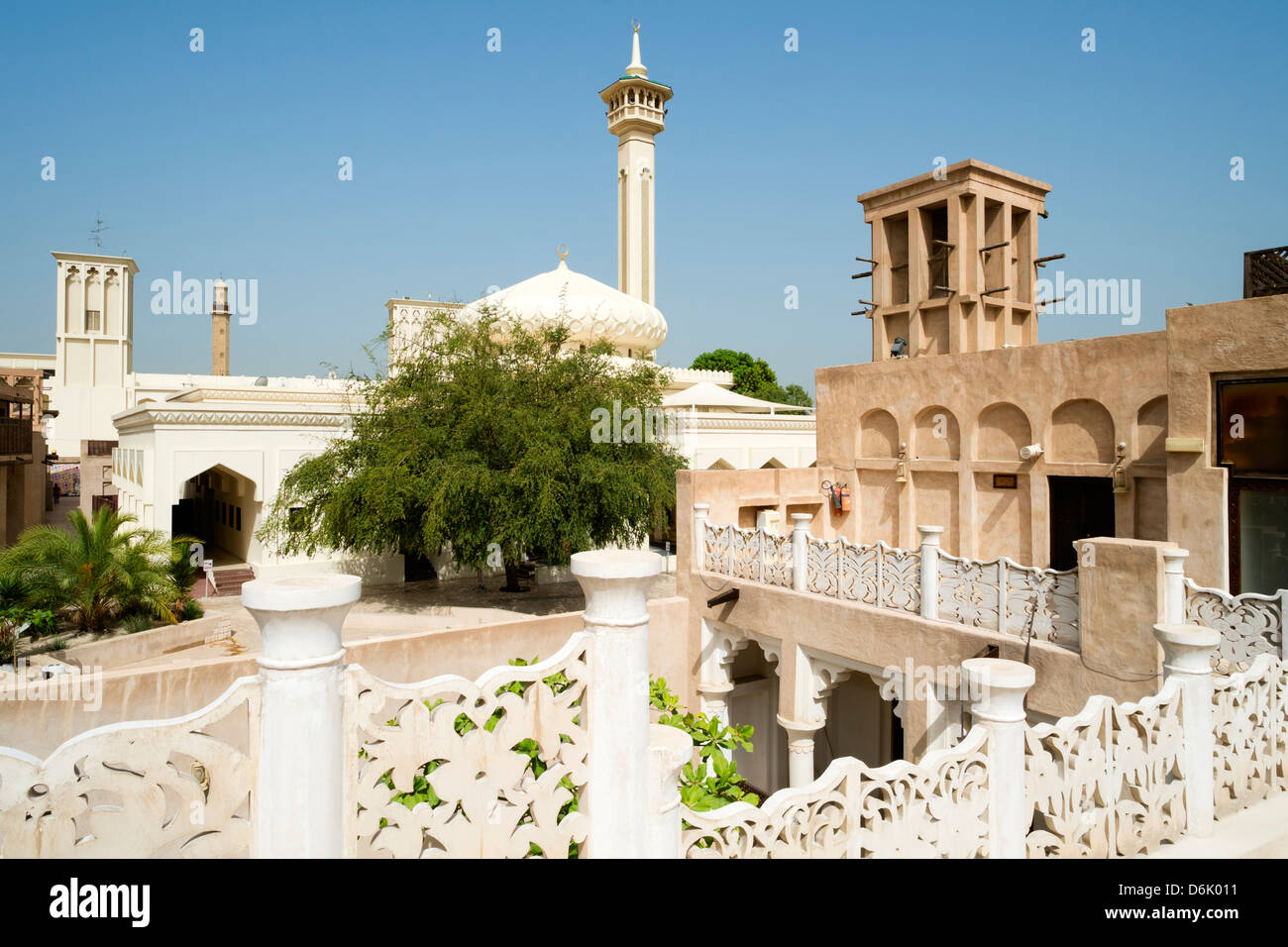 Tradizionale architettura storica in Al Bastakiya storico quartiere di Bur Dubai Emirati Arabi Uniti Foto Stock