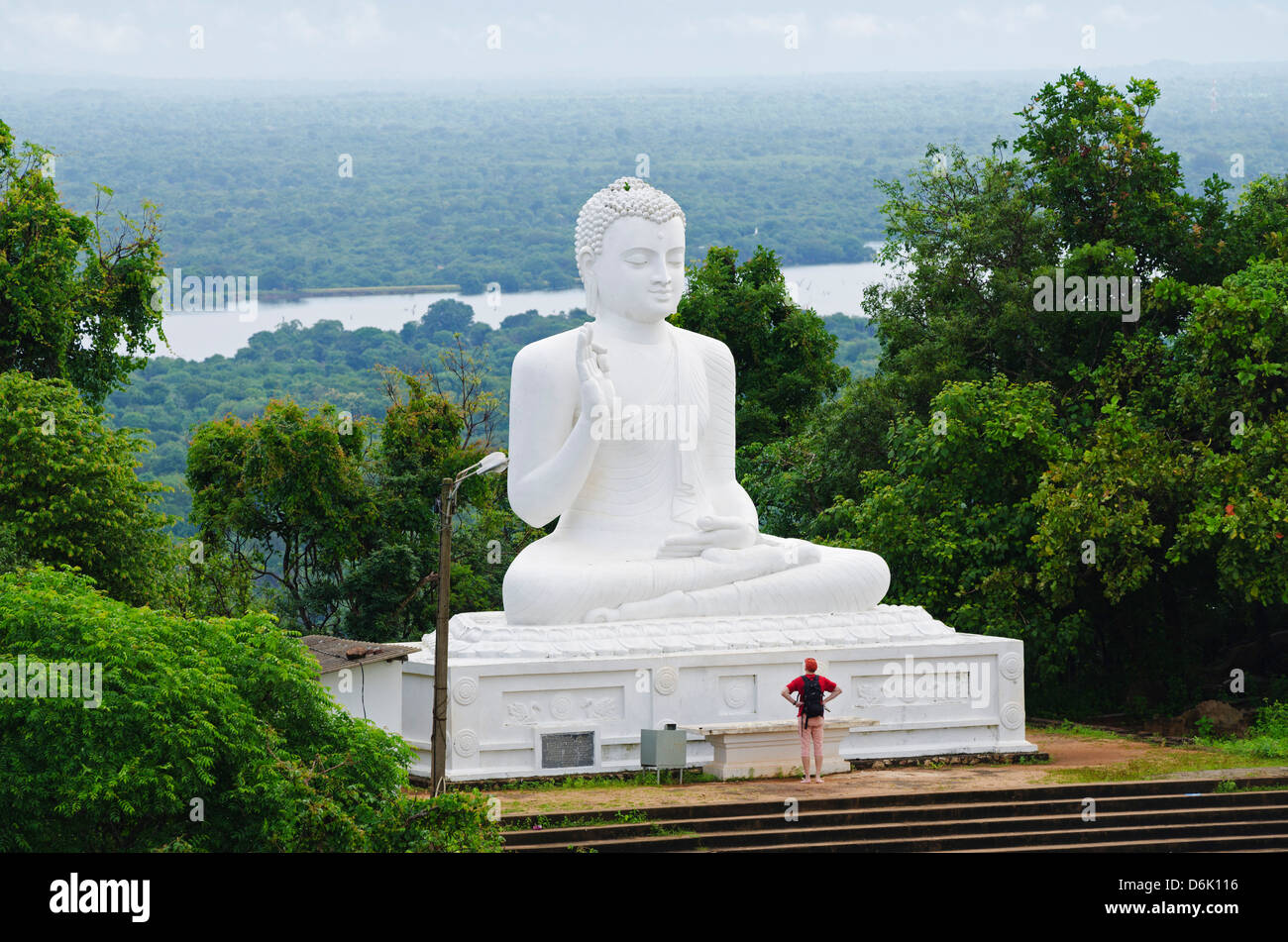 Il Grande Buddha seduto a Mihintale, Sri Lanka, Asia Foto Stock