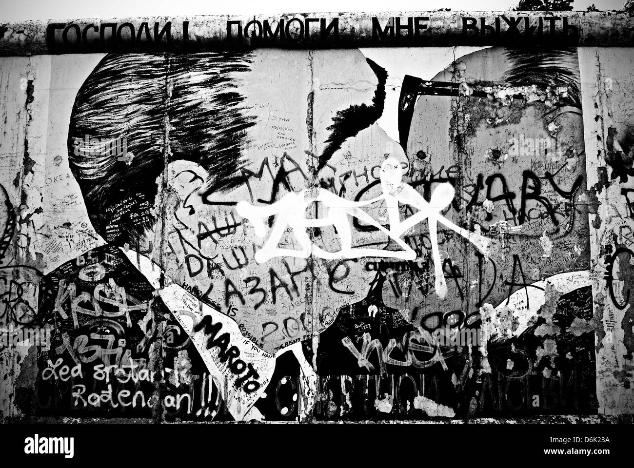Berlino, la parete. Honecker Brezhnev e baciare Foto Stock