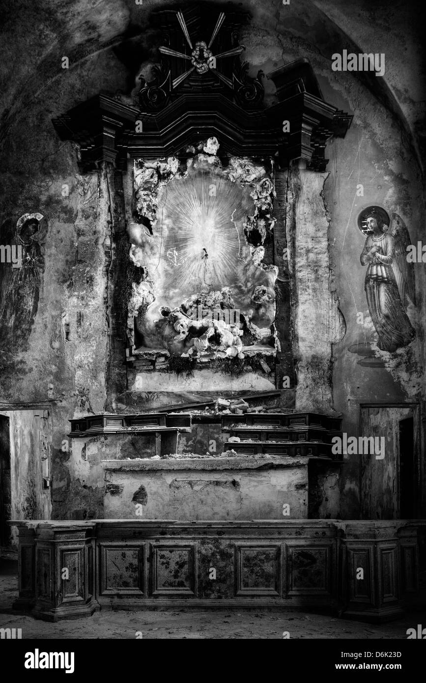 L'Italia. Chiesa abbandonata. Rectory Foto Stock