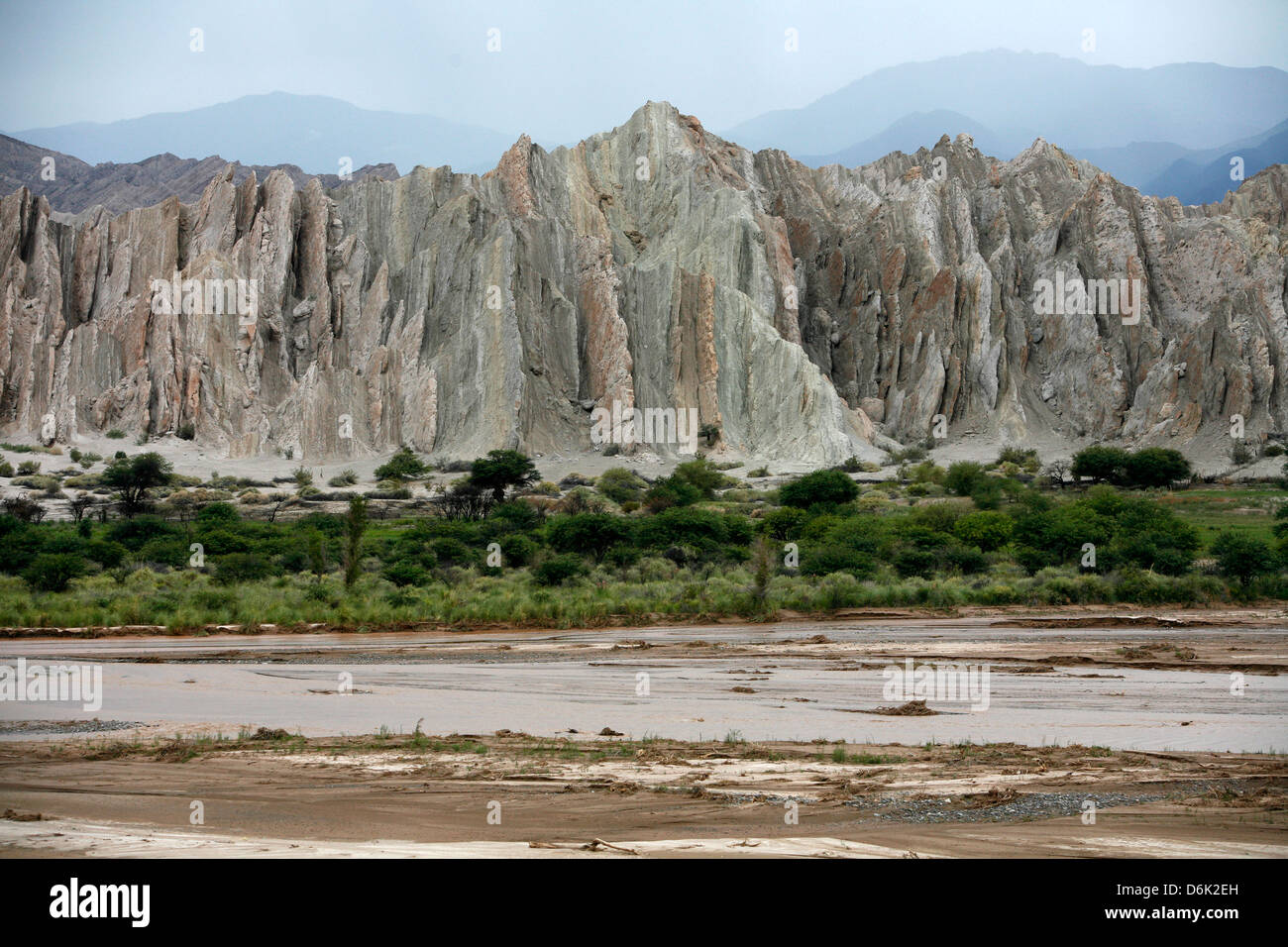 Paesaggio in Valles Calchaquies sulla strada tra Cafayate e Cachi, Provincia di Salta, Argentina, Sud America Foto Stock