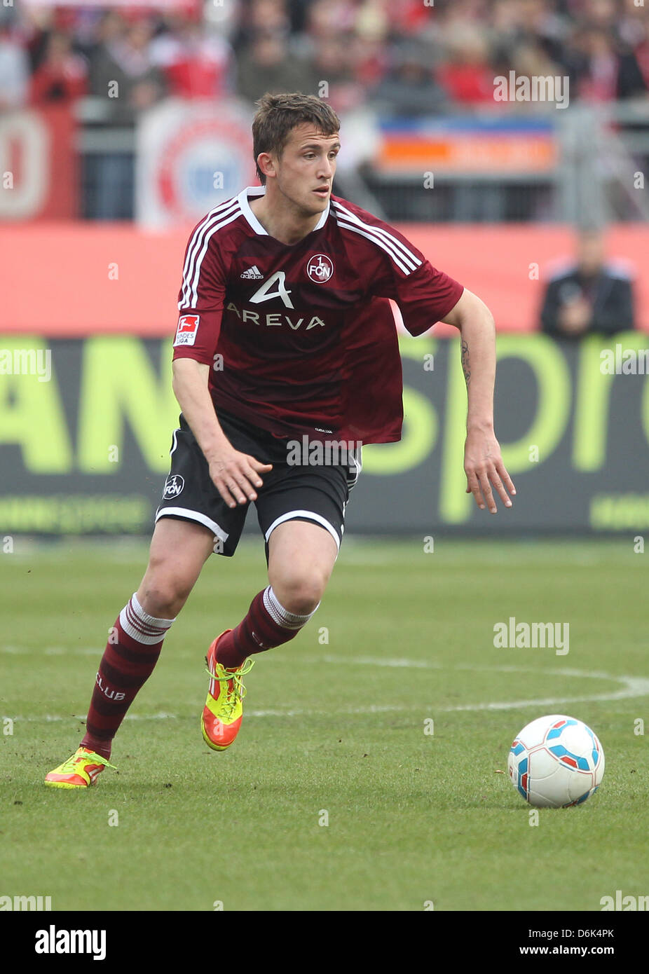 Di Norimberga Tomas Pekhart gioca la palla durante la Bundesliga tedesca match tra 1. FC Norimberga e FC Bayern Monaco presso la easyCredit Stadium in Nuremberg, Germania, 31 marzo 2012. Foto: DANIEL KARMANN Foto Stock