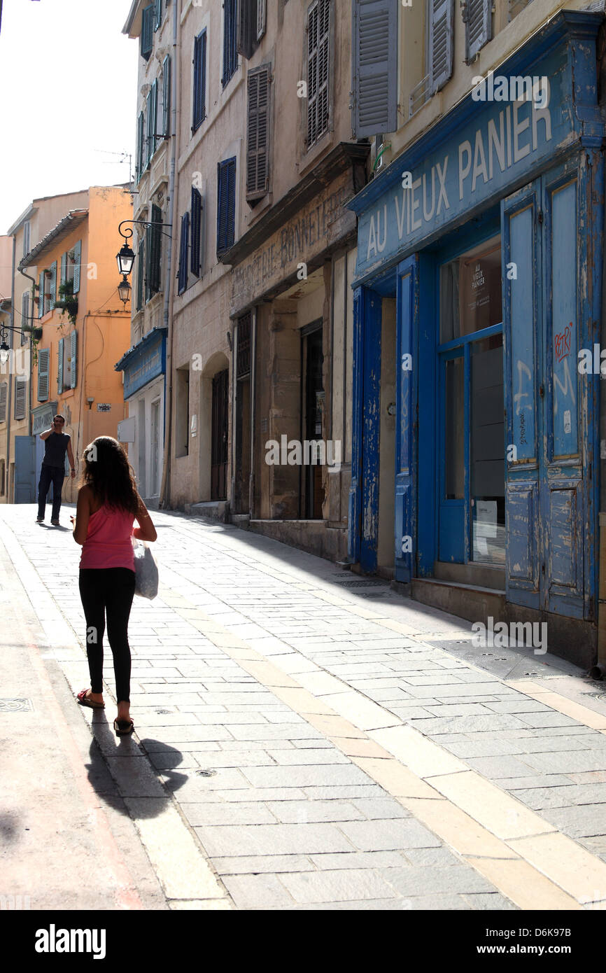 Pittoresche scene di strada nel quartiere Panier, la città vecchia di Marsiglia Foto Stock