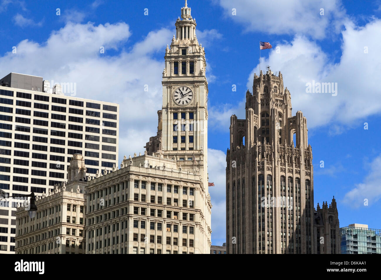 Il Wrigley Building e Tribune Tower, Chicago, Illinois, Stati Uniti d'America, America del Nord Foto Stock