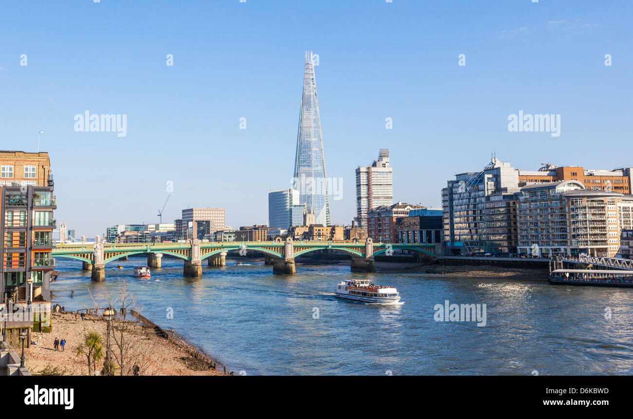 Il Tamigi e lo skyline di Londra, London, England, Regno Unito Foto Stock
