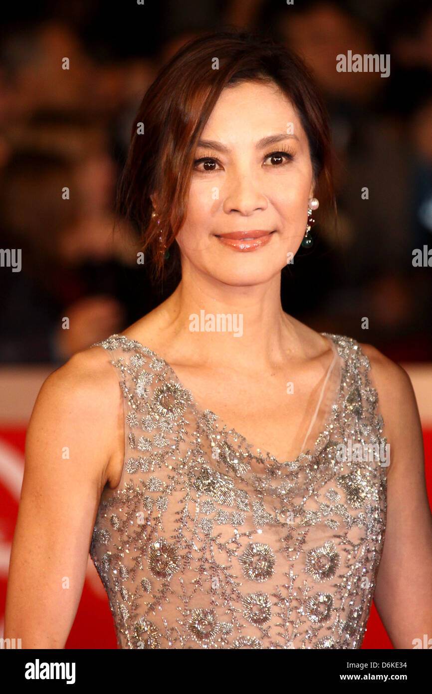 Attrice Michelle Yeoh (indossando un abito di Valentino e di gioielleria da Bulgari) sesto International Festival di Roma - "La Signora" - Foto Stock