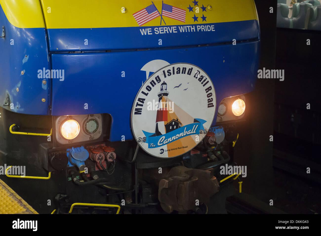 La ferrovia di Long Island debutta per la stampa il suo 'Cannonball' express treno in stazione Penn di New York Foto Stock