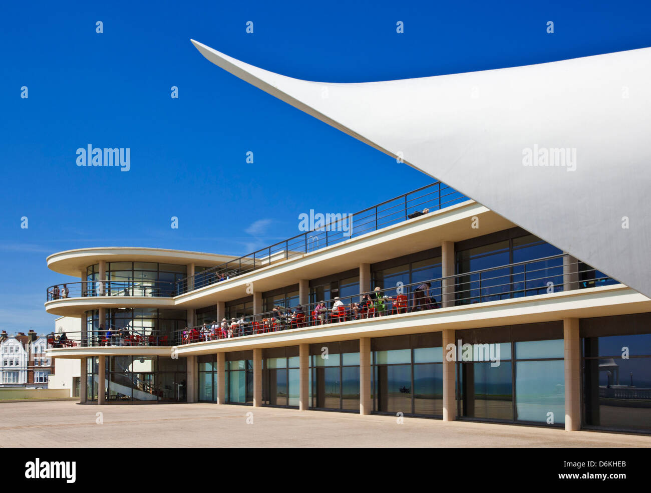 Fase esterna al De La Warr Pavilion, Stroud, East Sussex, Inghilterra, Regno Unito, GB, Unione Europea, Europa Foto Stock