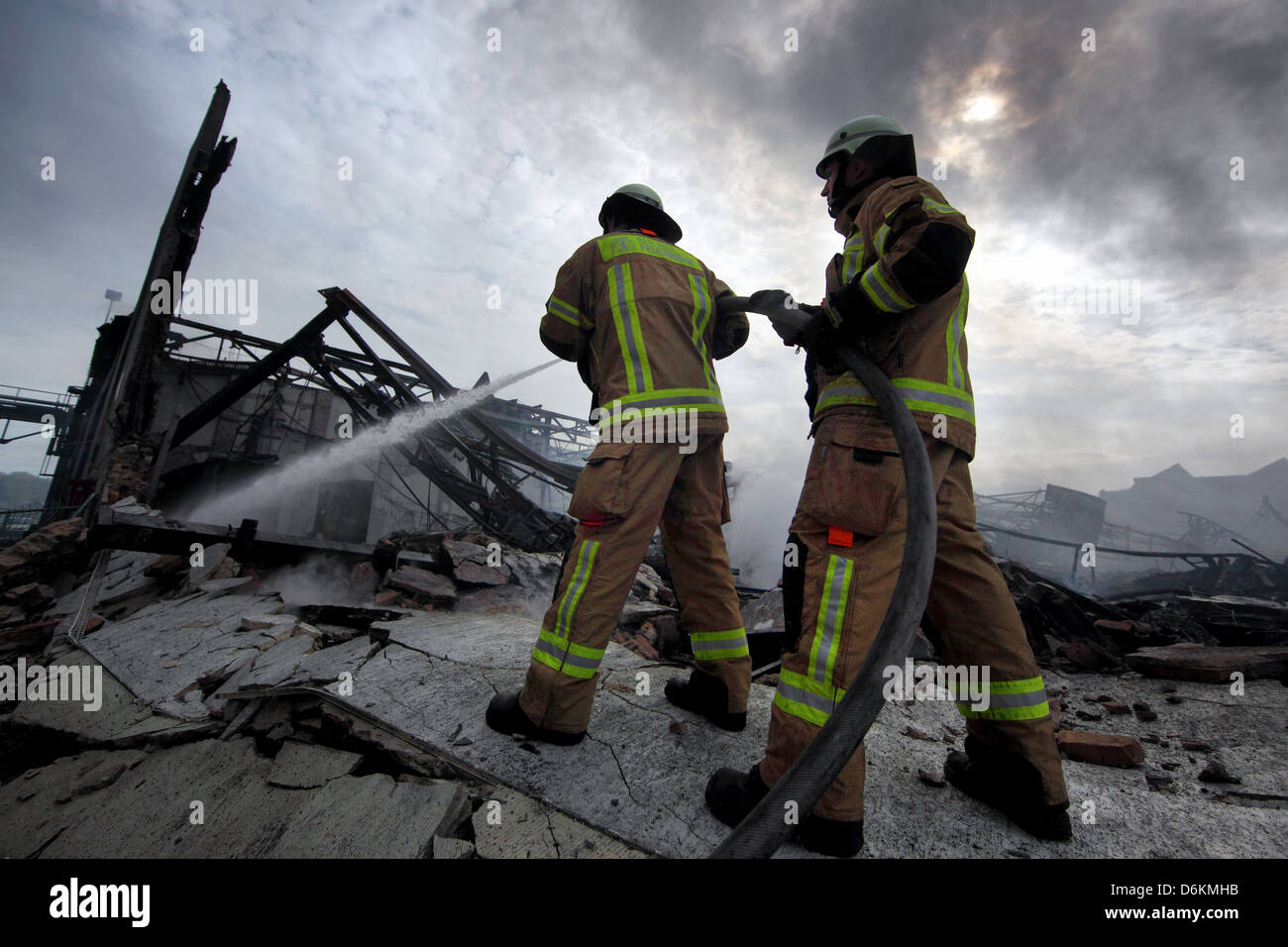 Berlino, Germania, i vigili del fuoco spegnendo l uso di Siemens in Berlin-City Foto Stock