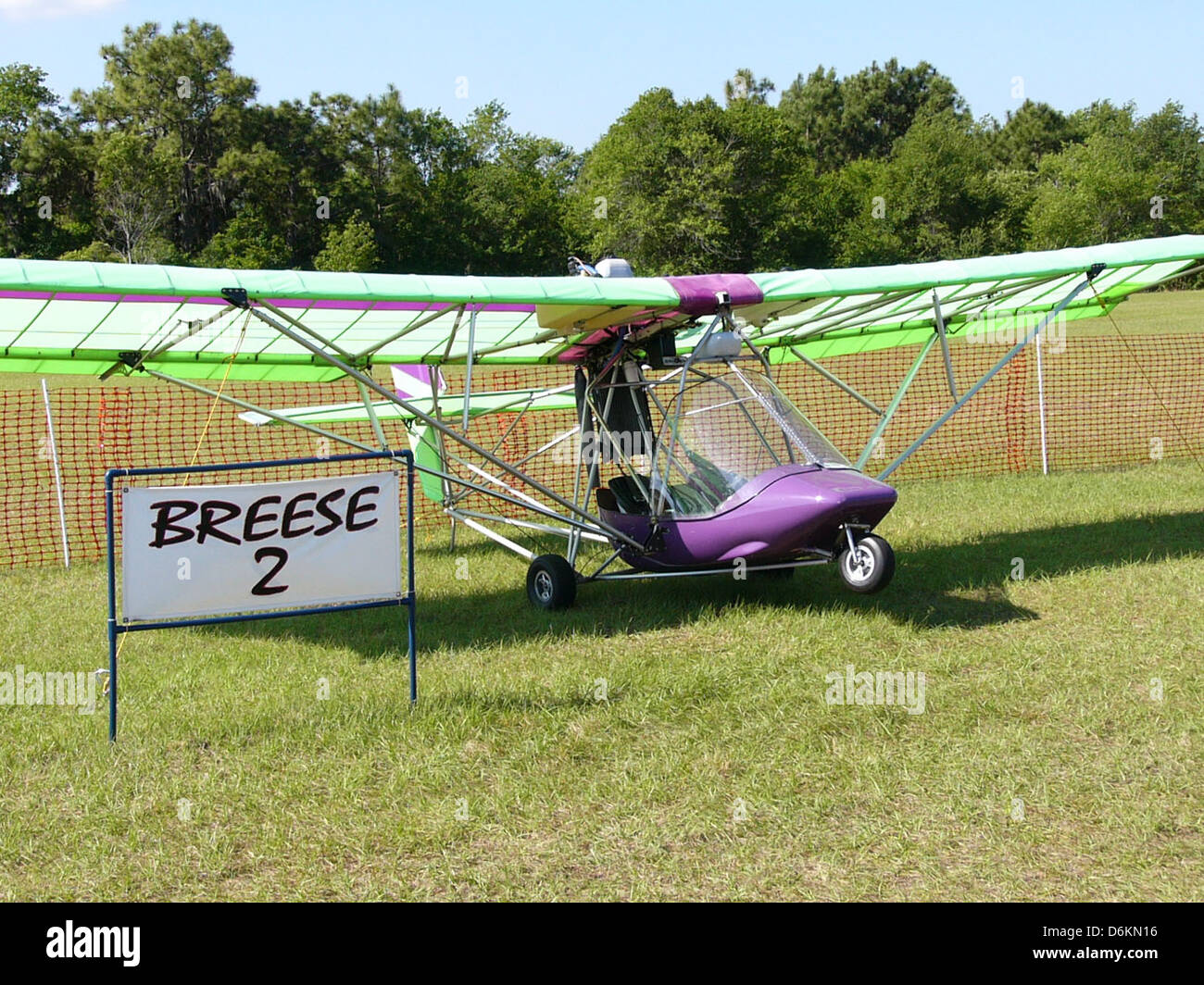L'M-Squared Breese 2 è un velivolo sportivo leggero noto per la sua configurazione ad ala bassa e l'eccezionale manovrabilità. È progettato per il volo ricreativo, offrendo prestazioni eccellenti e facilità d'uso per piloti di vari livelli di abilità. Foto Stock
