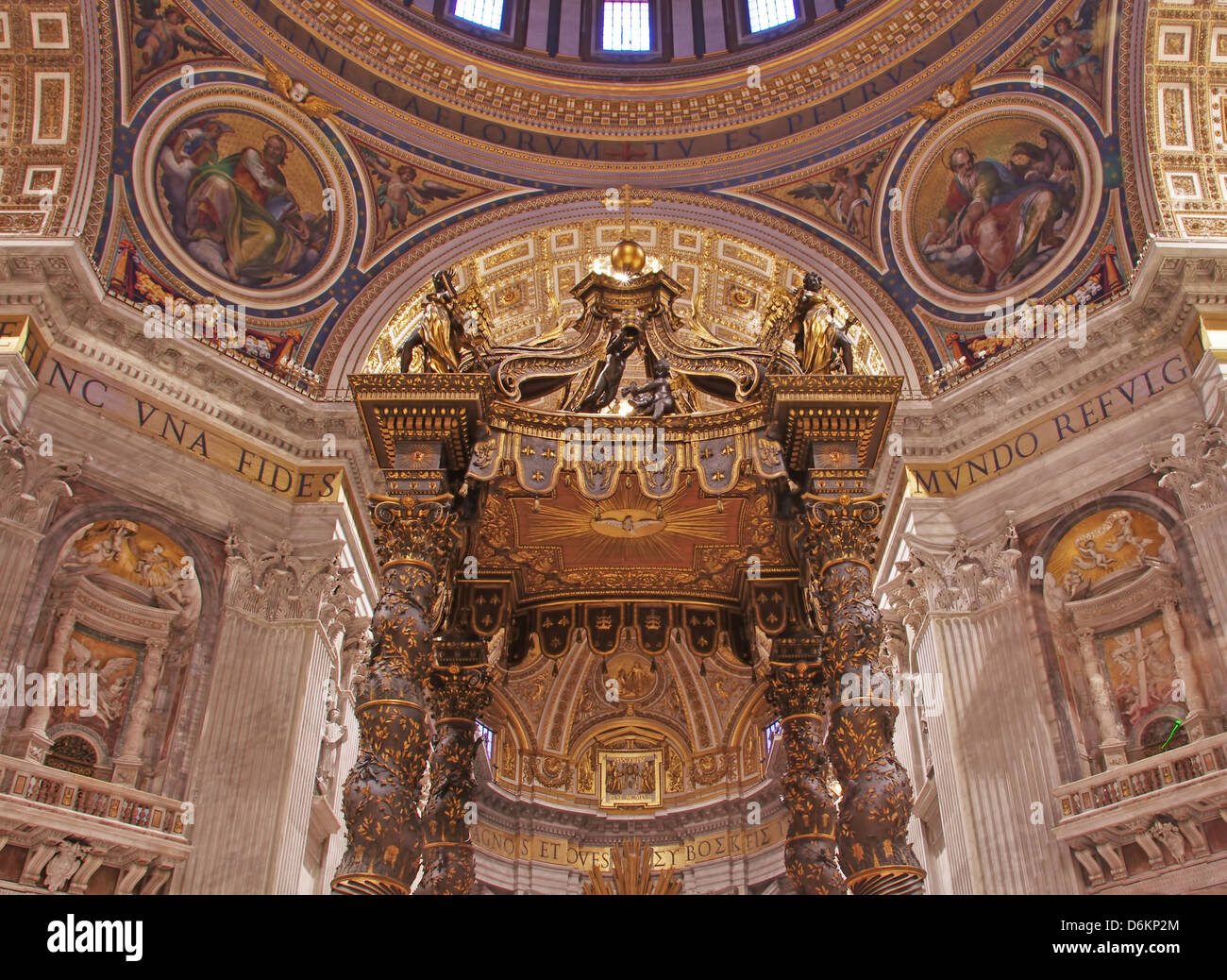 San Pietro dettagli baldacchino. San Pietro baldacchino si trova nella