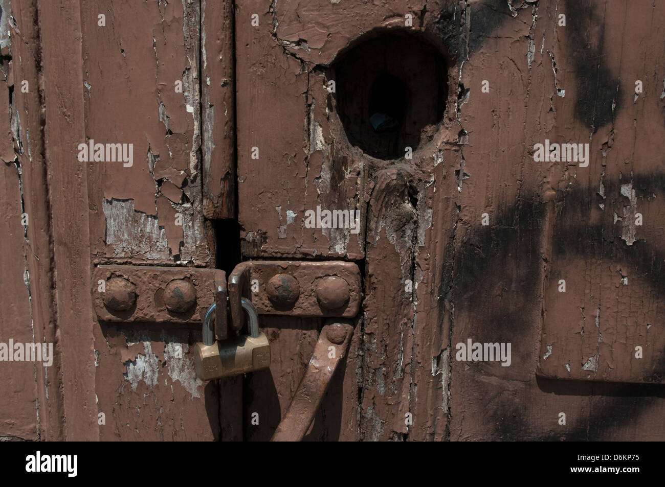 Porta Padlocked Foto Stock