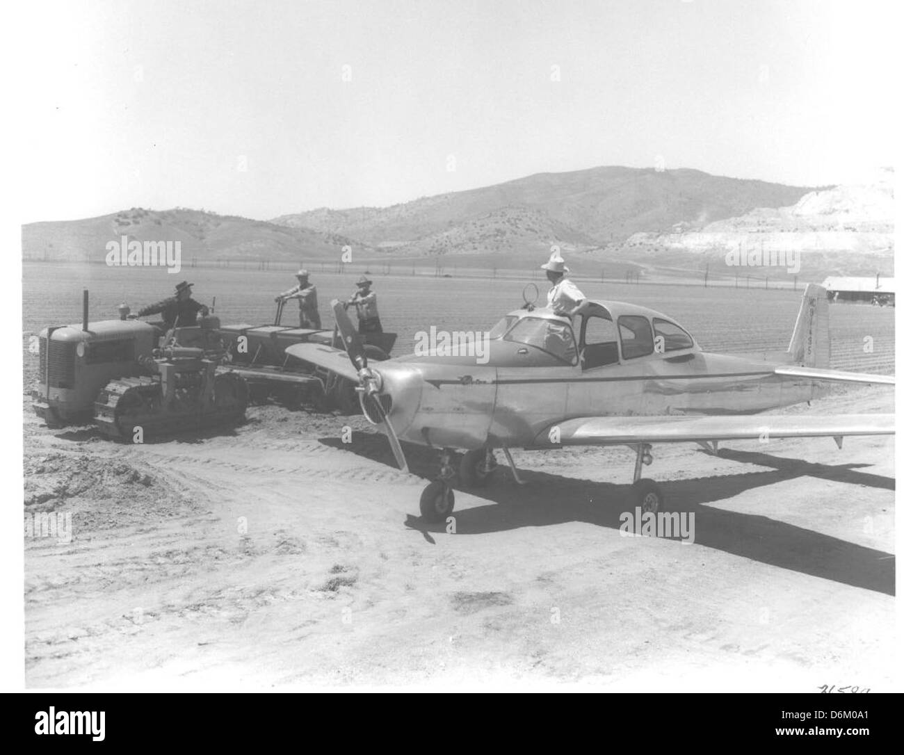 Il Ryan Navion, un aereo civile sviluppato negli anni '1940, è un esempio ben considerato di progettazione aeronautica post-seconda guerra mondiale. Con il suo design elegante e ad ala bassa, il Navion fu usato sia per scopi privati che militari. L'aereo fa parte della collezione del San Diego Air and Space Museum. Foto Stock
