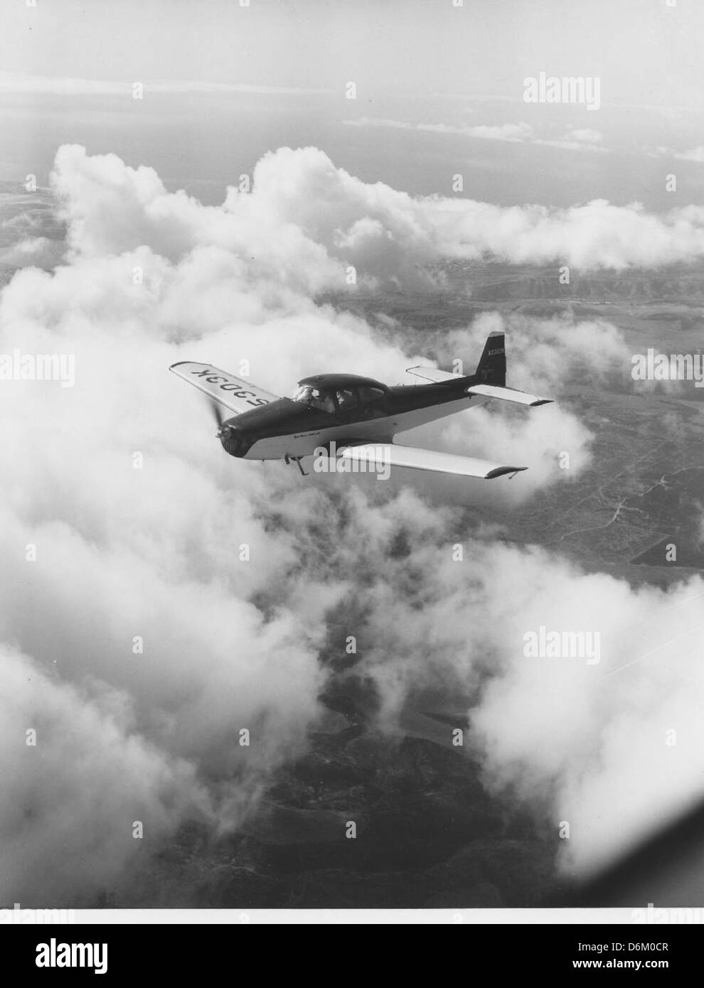 Il Ryan Navion, un aereo civile prodotto intorno al 1950, è noto per il suo caratteristico design ad ala bassa e la sua versatilità. La sua reputazione crebbe durante il suo uso in applicazioni civili e militari. L'aereo è conservato al San Diego Air and Space Museum. Foto Stock