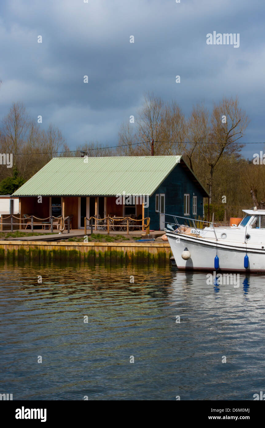 Nuova cabina Bungalow su Norfolk Broads Foto Stock