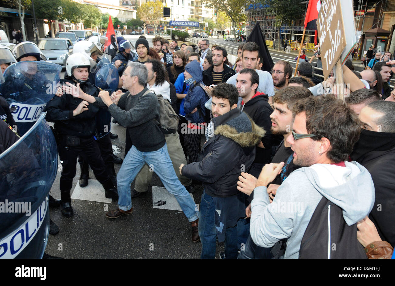 I dimostranti protestano durante uno sciopero generale giorno contro i tagli sui servizi pubblici in spagnolo isola delle Baleari di Maiorca Foto Stock