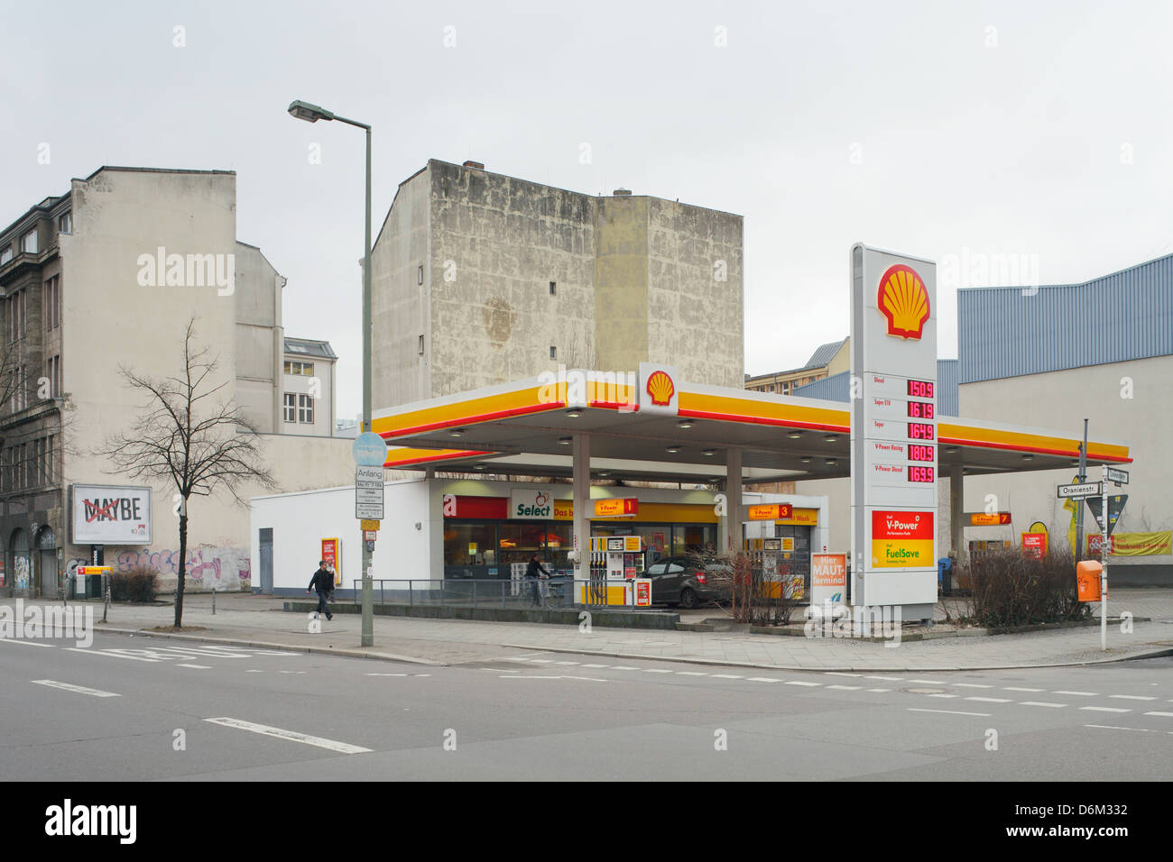 Berlino, Germania, Shell stazione prima Brandwaenden Foto Stock