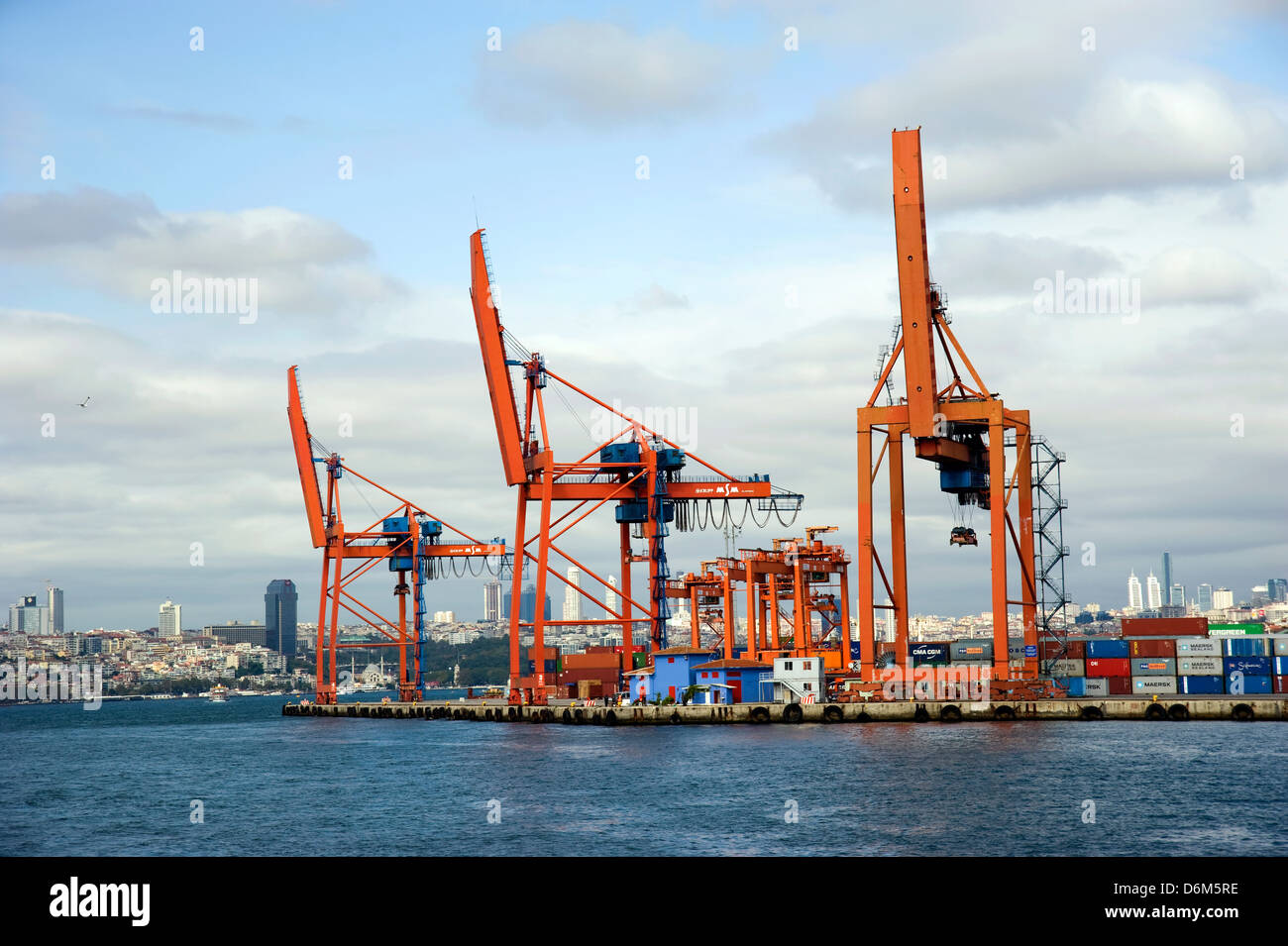 Banchine di carico sul Mare del Bosforo a Istanbul Foto Stock