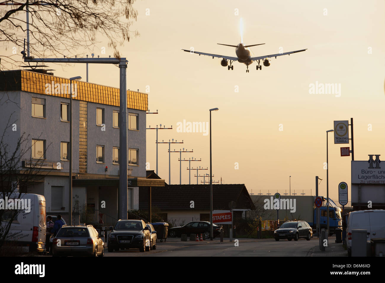 Frankfurt am Main, Germania, di atterraggio di un aereo di passeggero sulla Frankfurt / Main Airport Foto Stock