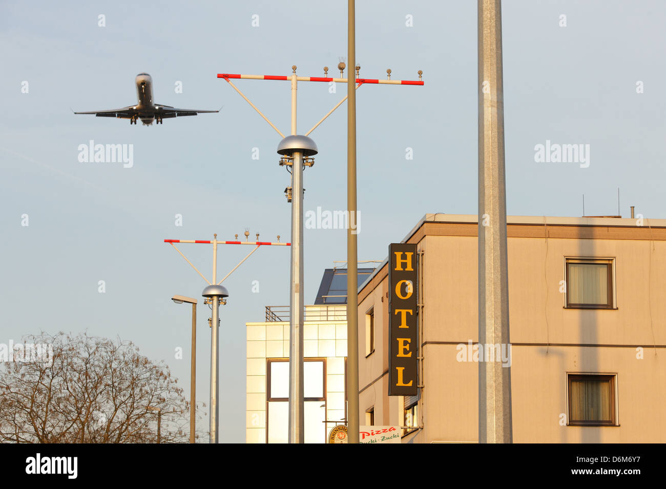 Frankfurt am Main, Germania, di atterraggio di un aereo di passeggero sulla Frankfurt / Main Airport Foto Stock