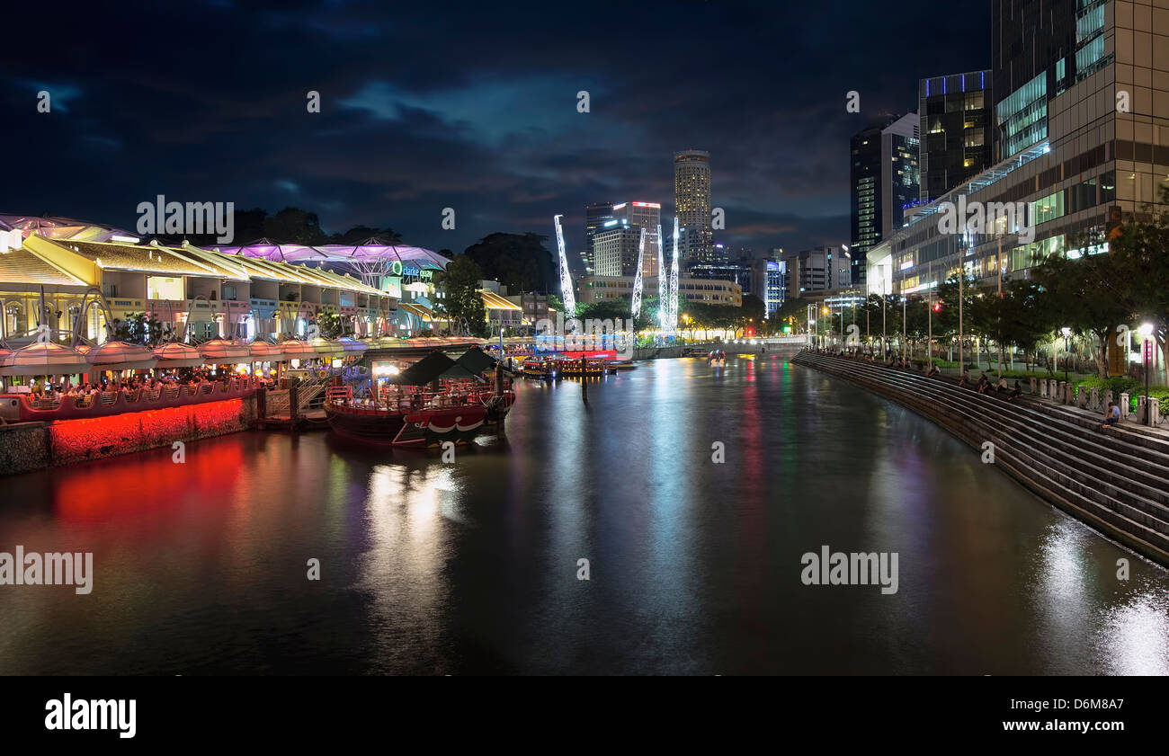 Singapore turistici popolari Clarke Quay vita notturna lungo il Fiume Singapore Foto Stock