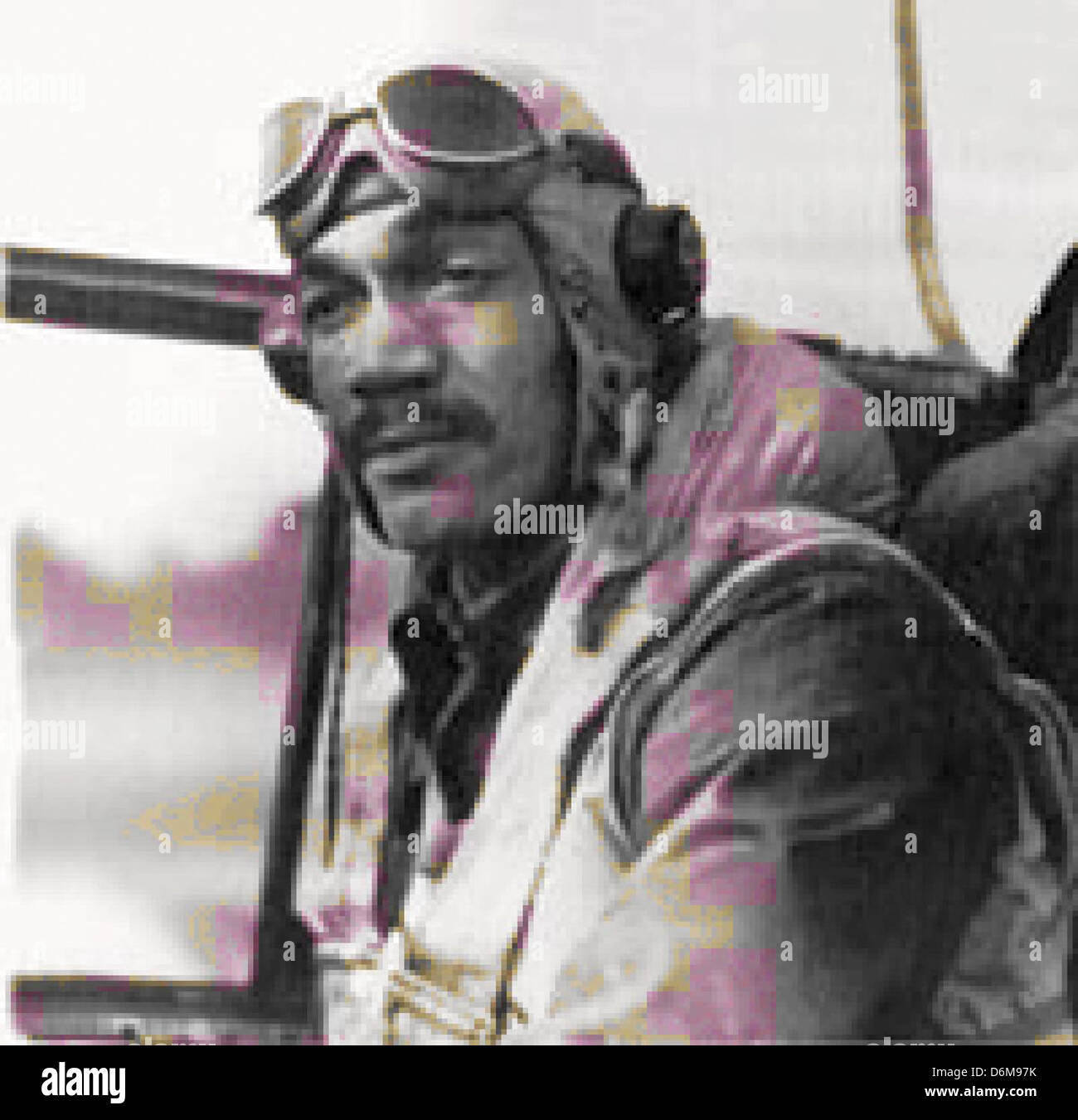 Lee Archer fu un pioniere pilota di caccia afroamericano e membro dei Tuskegee Airmen durante la seconda guerra mondiale. Fu uno degli aviatori più decorati dell'epoca. Foto Stock