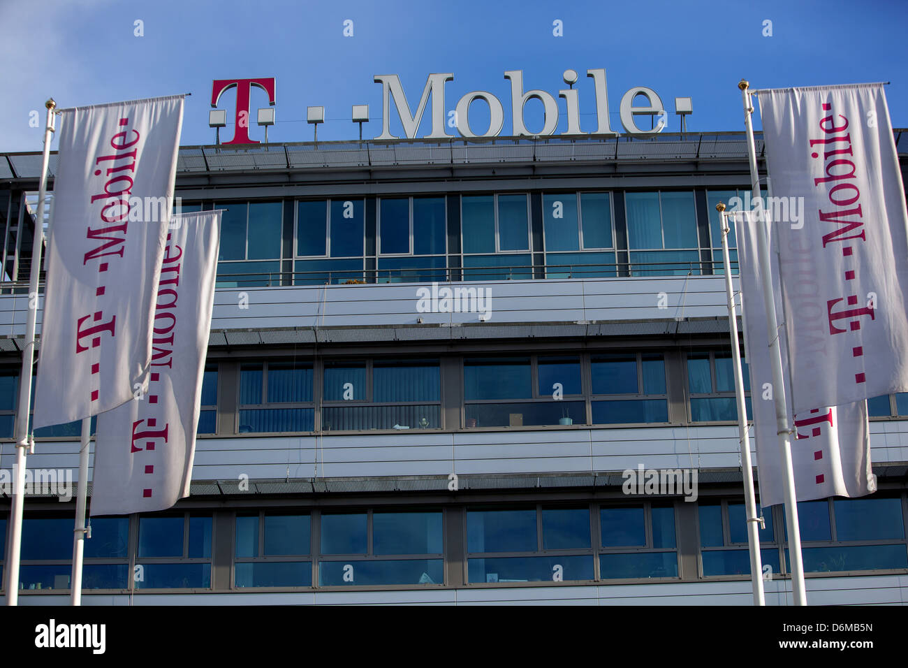 La sede centrale della società T Mobile, logo, Praga Repubblica Ceca Foto Stock