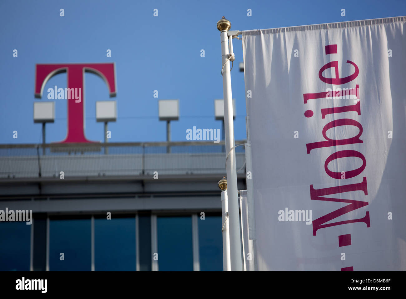 La sede centrale della società T Mobile, logo, Praga Repubblica Ceca Foto Stock