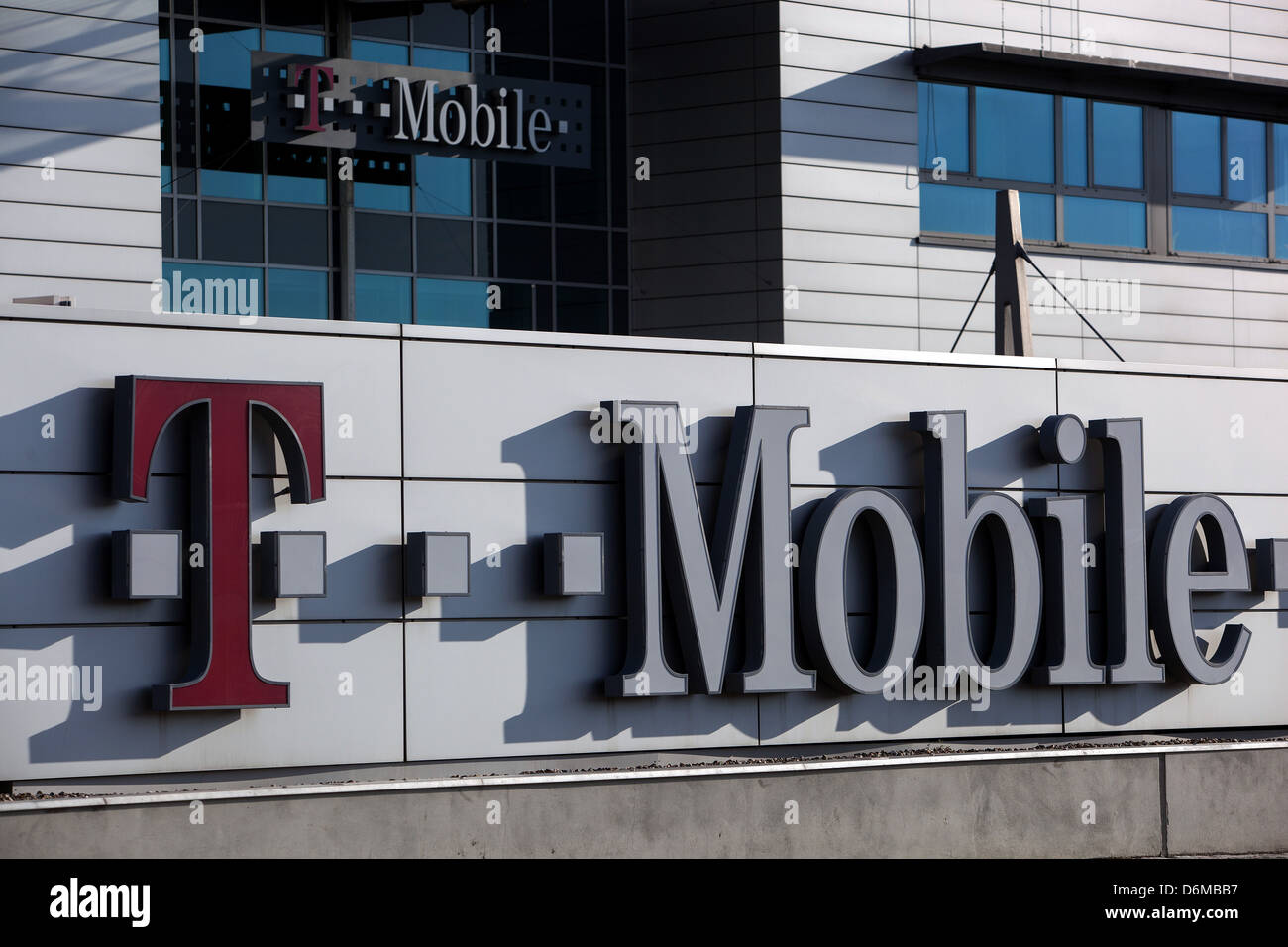 La sede centrale della società T Mobile, logo, Praga Repubblica Ceca Foto Stock