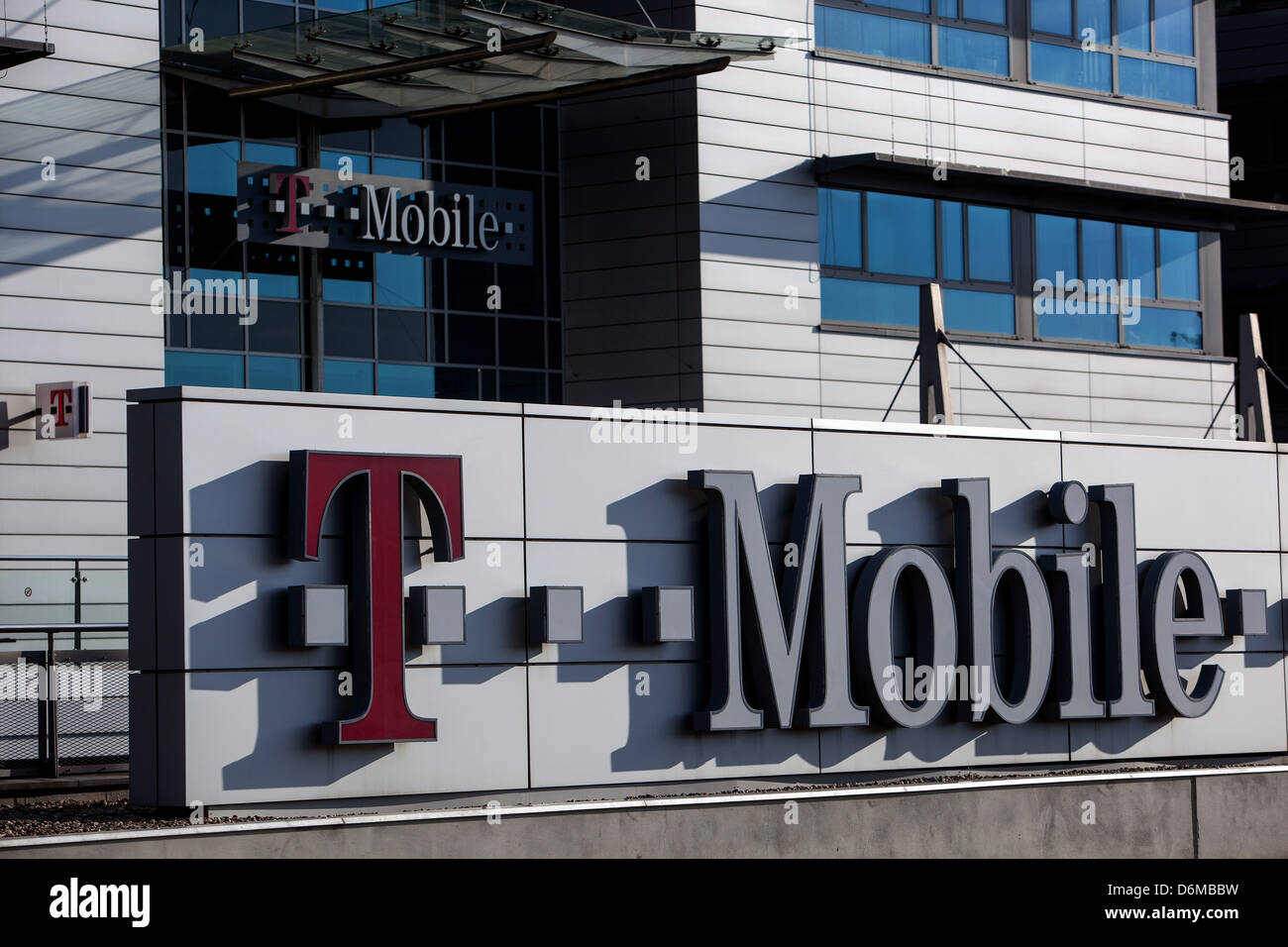 La sede centrale della società T Mobile, logo, Praga Repubblica Ceca Foto Stock