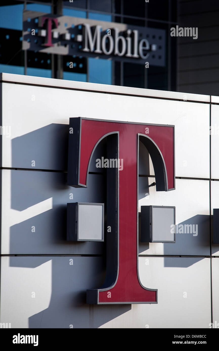 La sede centrale della società T Mobile, logo, Praga Repubblica Ceca Foto Stock