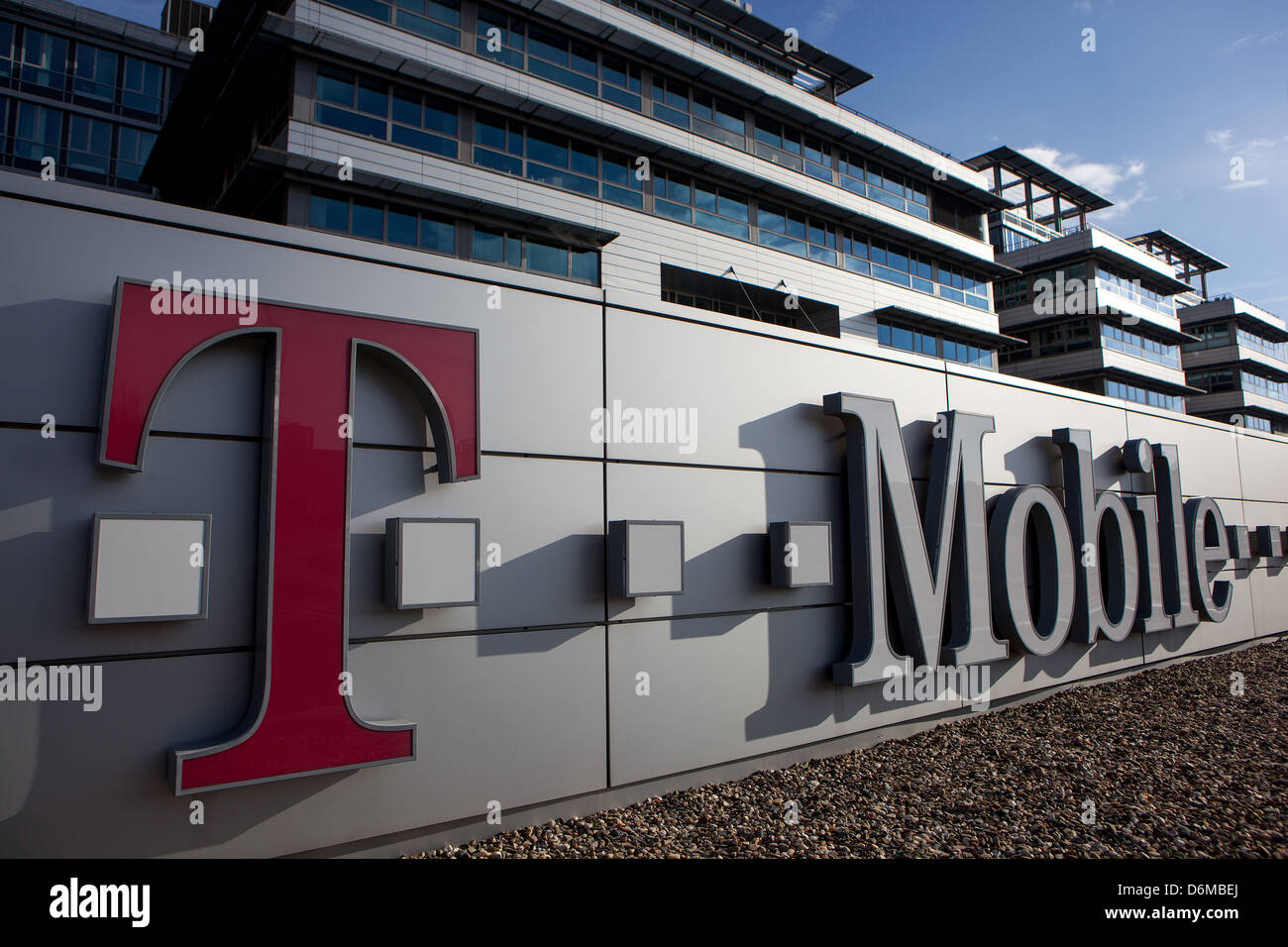 La sede centrale della società T Mobile, logo, Praga Repubblica Ceca Foto Stock