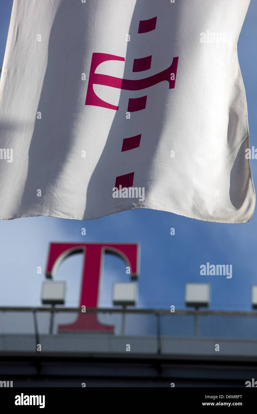 La sede centrale della società T Mobile, logo, Praga Repubblica Ceca Foto Stock