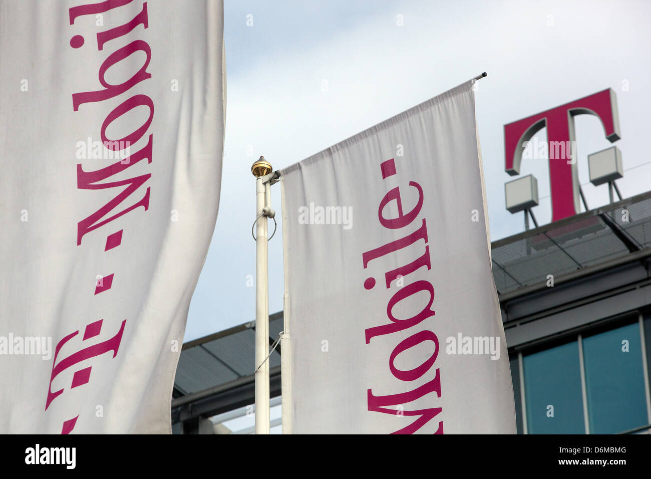 La sede centrale della società T Mobile, logo, Praga Repubblica Ceca Foto Stock